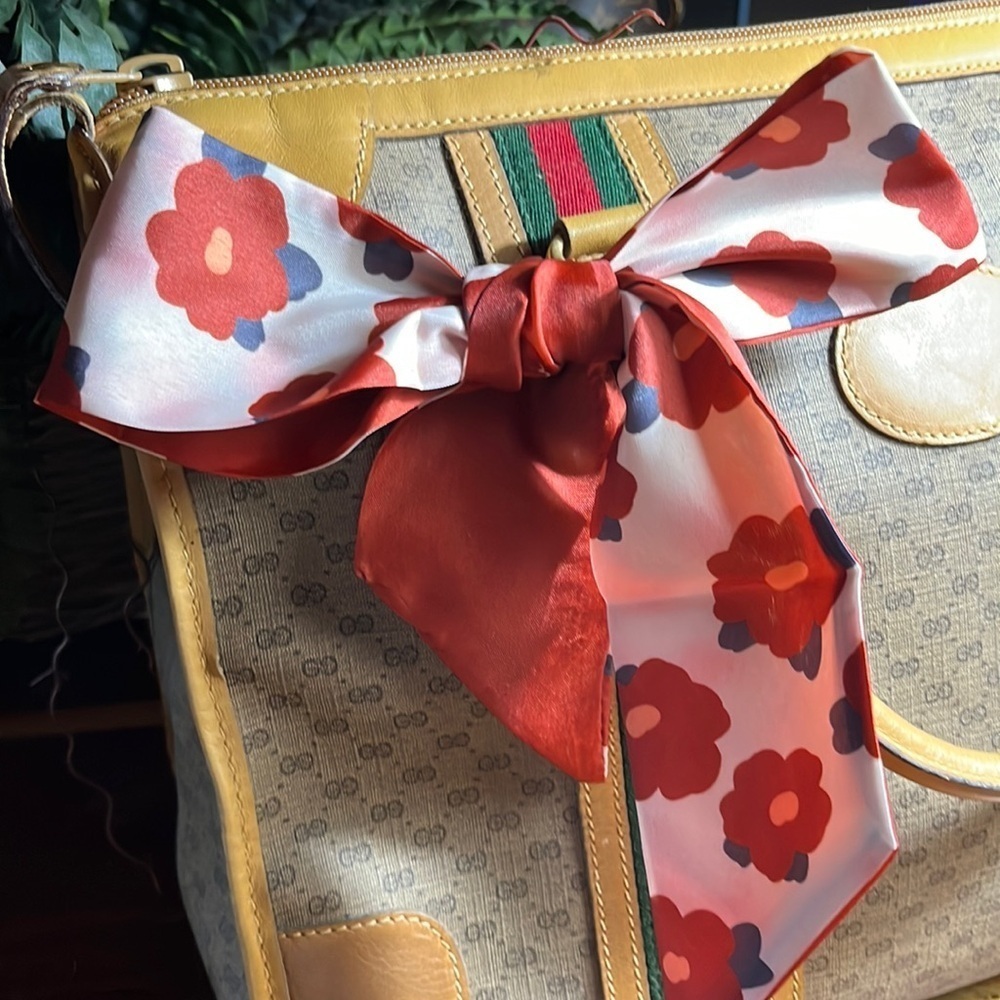 Beautiful twilly. Multi purpose
